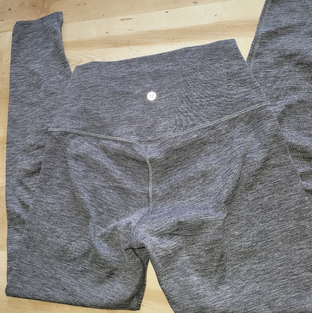Heathered grey Lululemon aligns 6